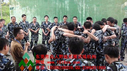 東莞拓展訓練風采：我們是兄弟！